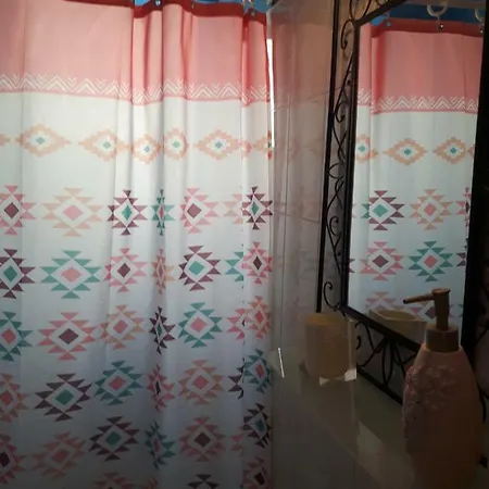 בית הארחה Noor And 3*